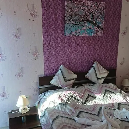 Sianie: Beachfront In Sunny Center Apartment *