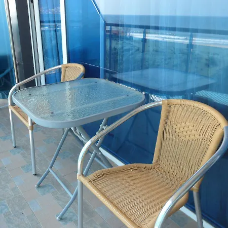 Sianie: Beachfront In Sunny Center