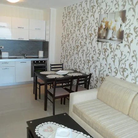 Apartment Sianie: Beachfront In Sunny Center *