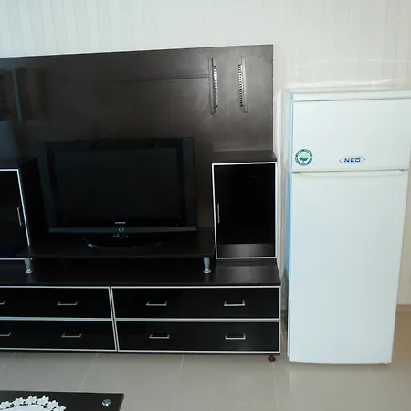 Sianie: Beachfront In Sunny Center Apartment *